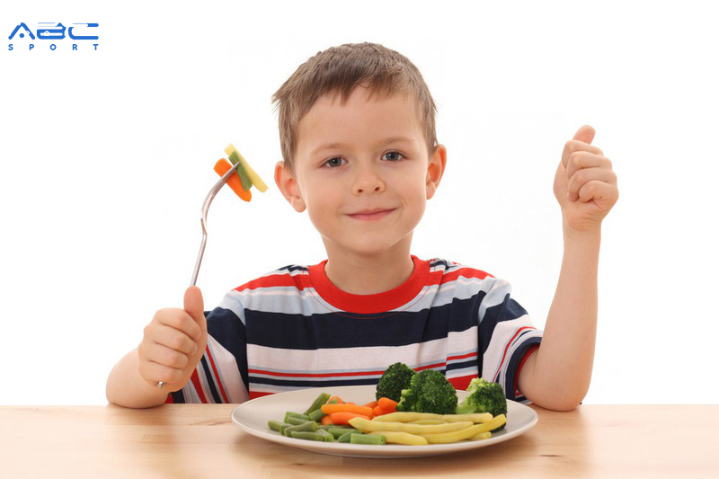 Cải thiện chế độ dinh dưỡng cho con, giúp con tăng trưởng chiều cao