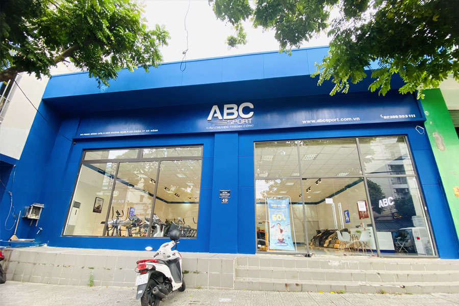 Ngoại thất cửa hàng ABCSport Đà Nẵng rộng rãi, thoáng đãng